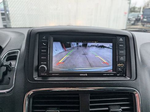 Used 2019 Dodge Grand Caravan SXT FWD image 17