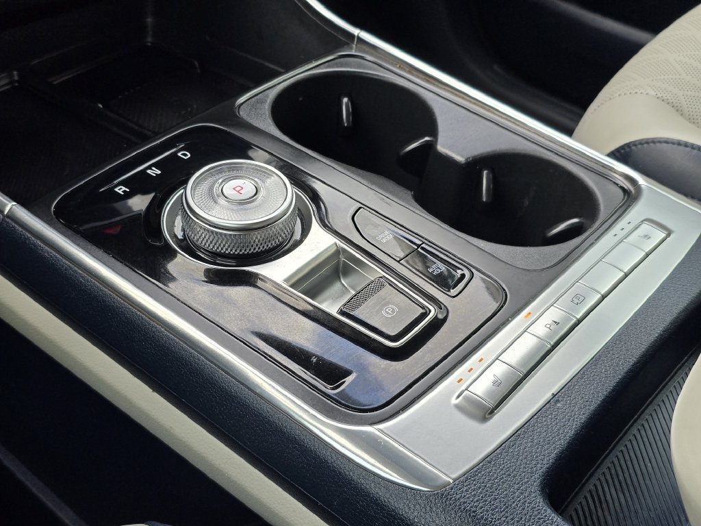 Certified 2025 Kia Carnival EX FWD image 32