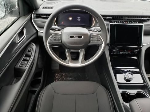 New 2025 Jeep Grand Cherokee Laredo X image 10