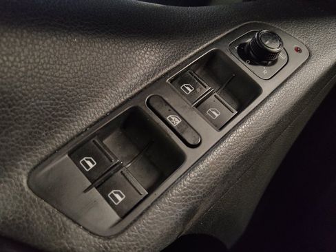 Used 2016 Volkswagen Tiguan S image 27