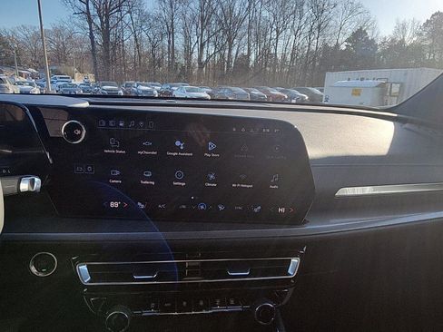 New 2026 Chevrolet Traverse LT w/ Sun and Wheel Package FWD image 17