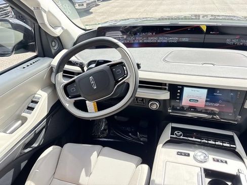 New 2026 Lincoln Navigator Reserve AWD/4WD image 14