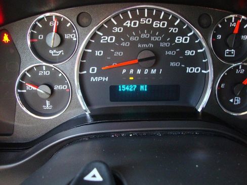 Used 2024 Chevrolet Express 2500 w/ Driver Convenience Package image 8