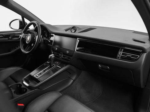 Certified 2026 Porsche Macan AWD/4WD image 24