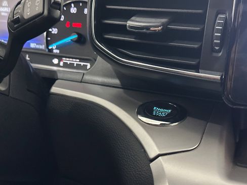 Used 2022 Ford Explorer XLT w/ Equipment Group 202A image 30