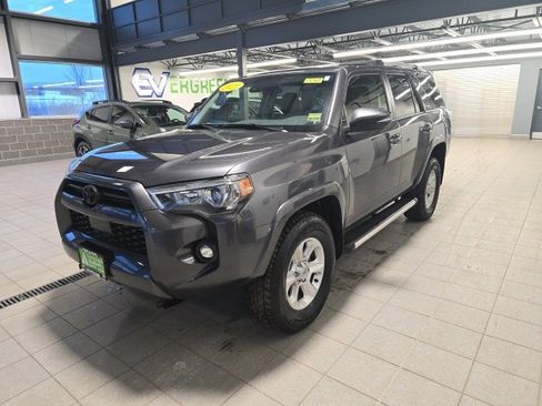 Used 2023 Toyota 4Runner SR5 Premium image 3