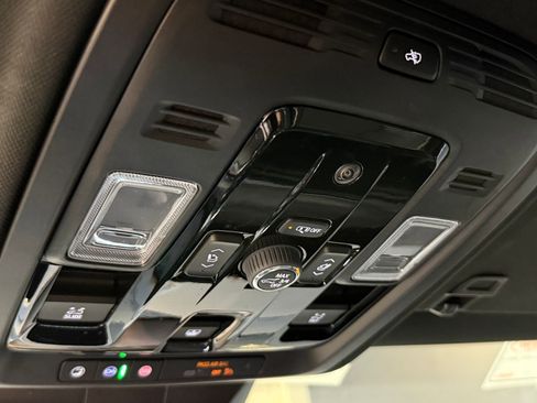 Certified 2025 Cadillac Escalade ESV Premium Luxury image 43