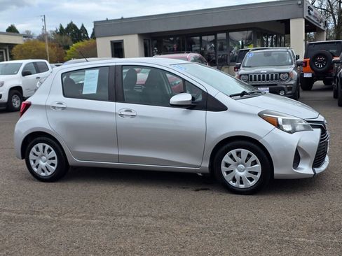 Used 2016 Toyota Yaris L FWD image 3