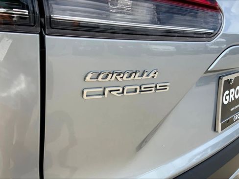 Used 2025 Toyota Corolla Cross XLE FWD image 30