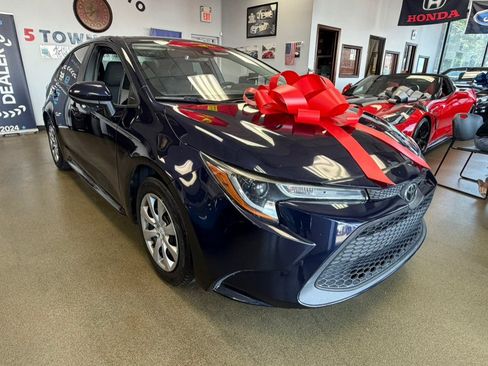 Used 2021 Toyota Corolla LE FWD image 2