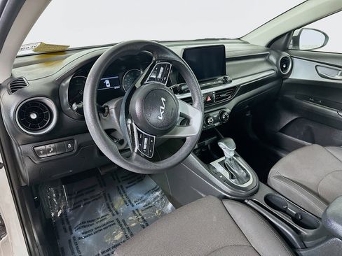 Used 2023 Kia Forte LXS w/ LXS Technology Package image 9
