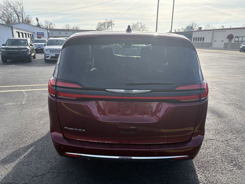 Used 2023 Chrysler Pacifica Touring-L image 23
