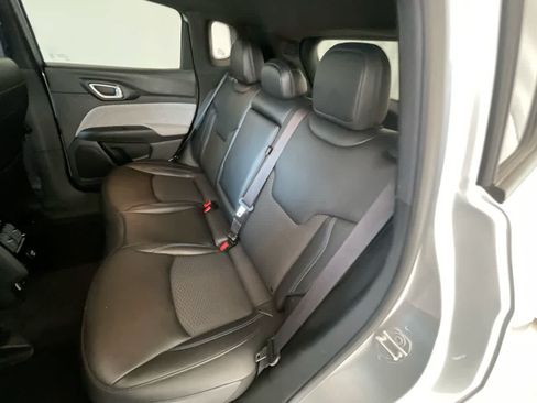 Used 2025 Jeep Compass Latitude AWD/4WD image 21
