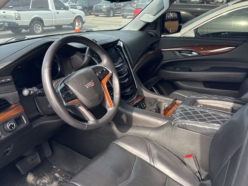 Used 2017 Cadillac Escalade Premium Luxury image 5