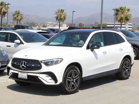 Used 2025 Mercedes-Benz GLC 300 image 3