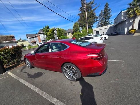 Used 2023 Genesis G70 2.0T image 3