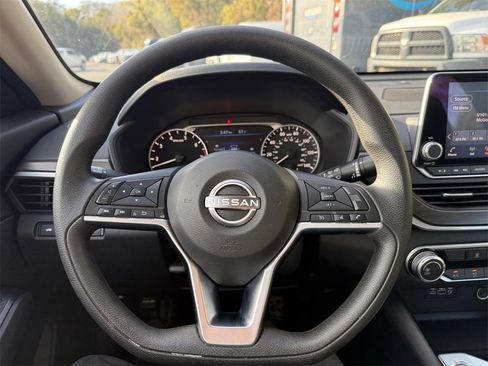 Used 2024 Nissan Altima 2.5 SV image 21