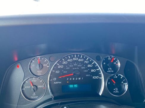 Used 2024 Chevrolet Express 2500 image 21