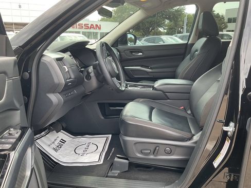 Used 2023 Nissan Pathfinder SL w/ SL Premium Package FWD image 8