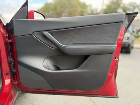 Used 2021 Tesla Model Y Long Range image 33