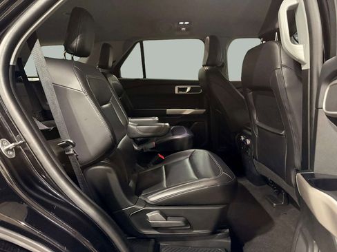 Used 2022 Ford Explorer XLT w/ Equipment Group 202A image 26