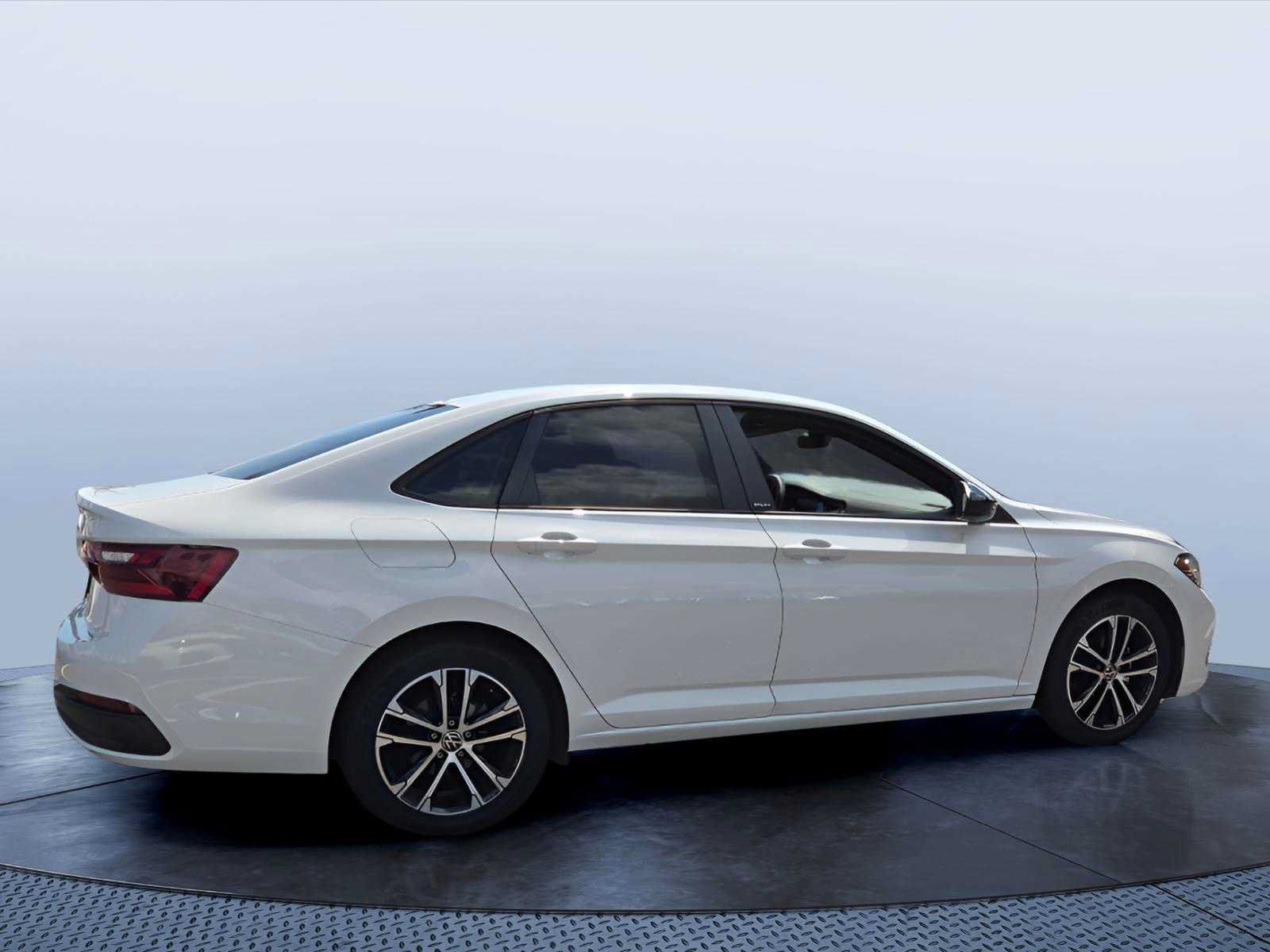 Used 2024 Volkswagen Jetta Sport FWD image 5
