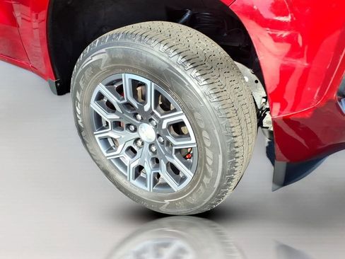 Used 2023 Chevrolet Colorado LT w/ LT Convenience Package III image 9