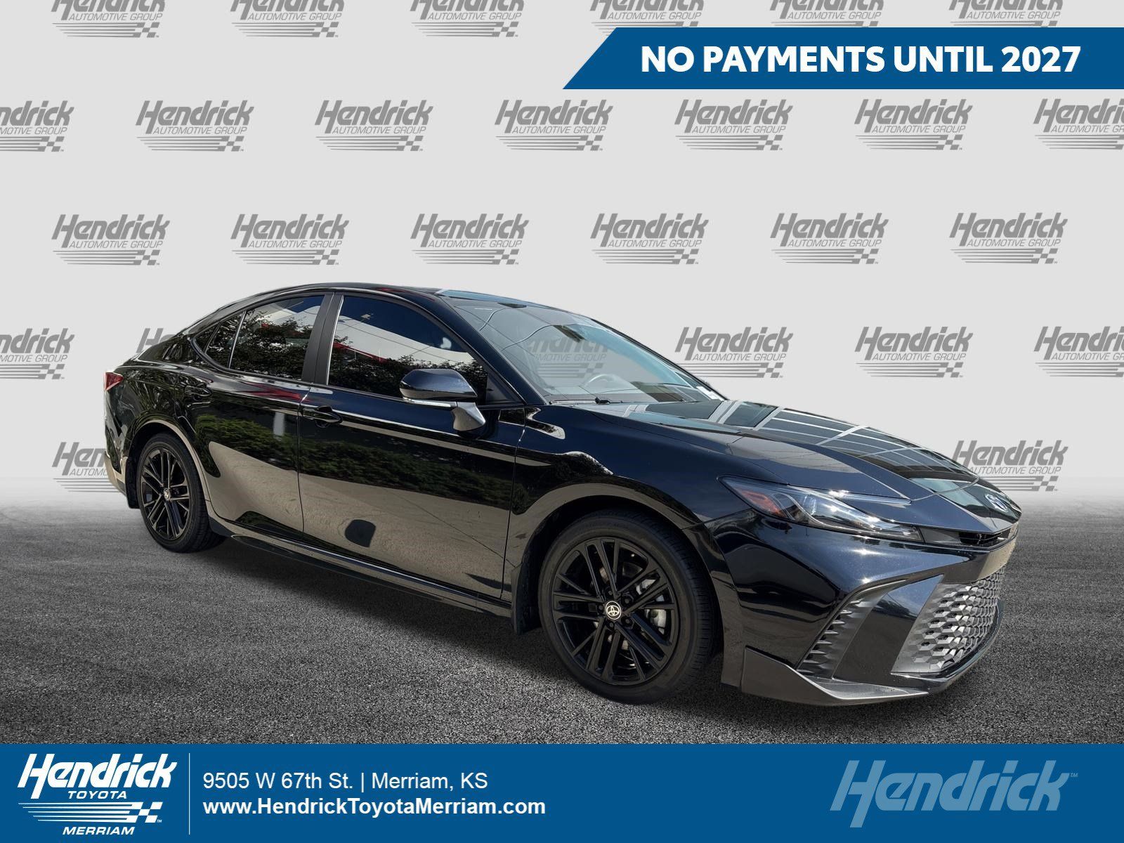 Used 2025 Toyota Camry SE FWD image 1