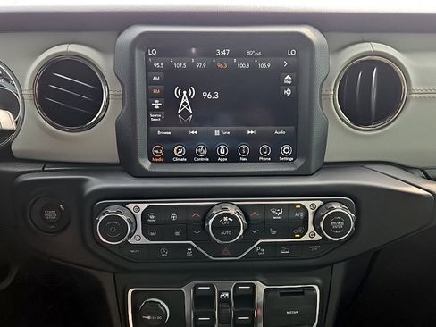 Used 2023 Jeep Wrangler Unlimited Sahara AWD/4WD image 16