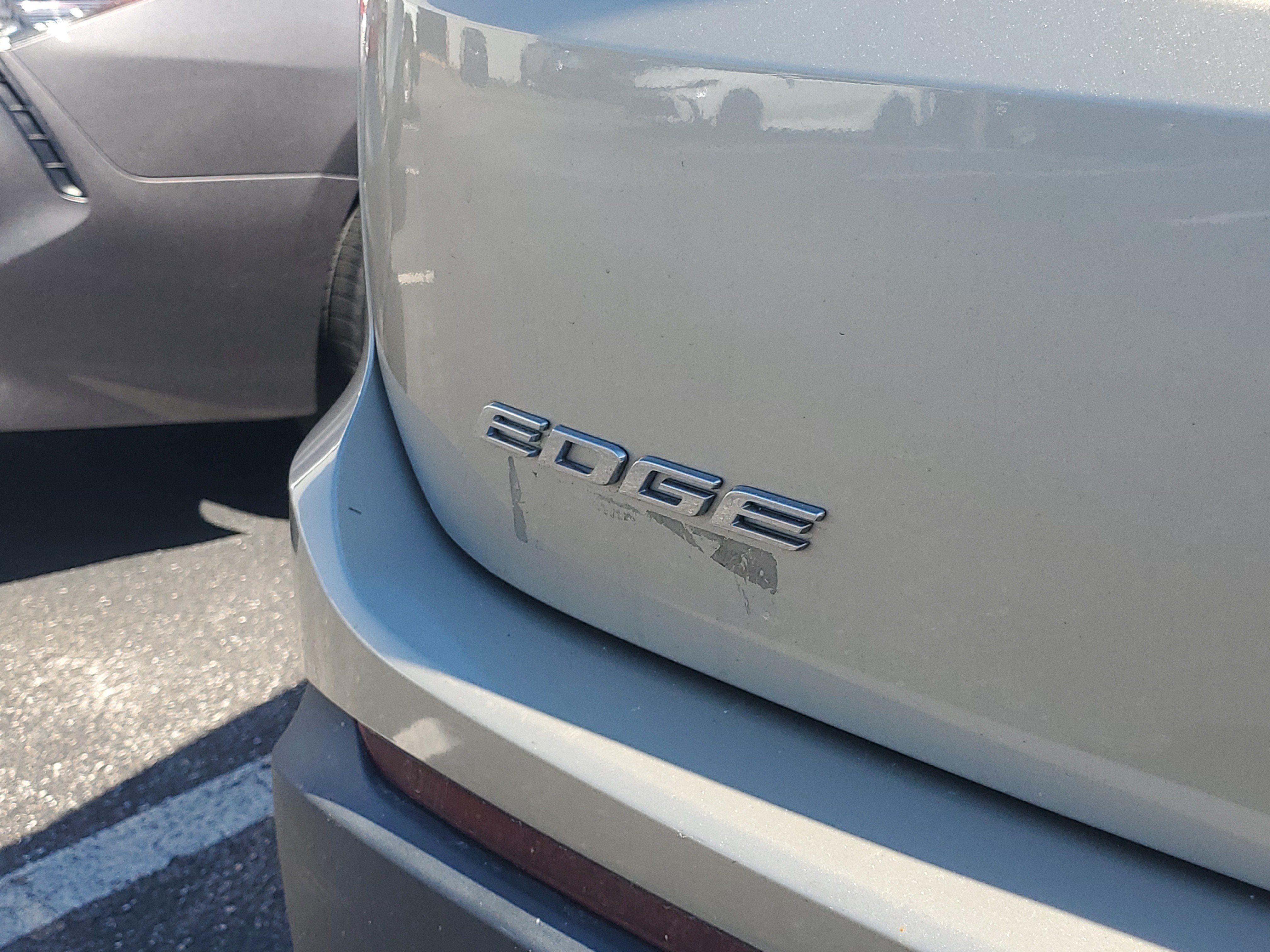Used 2018 Ford Edge Titanium w/ Equipment Group 301A FWD image 8