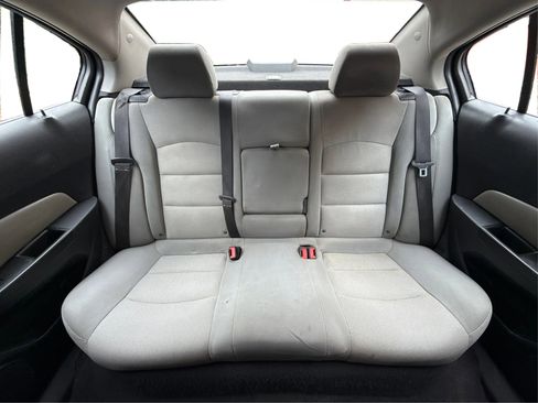 Used 2015 Chevrolet Cruze LT image 16