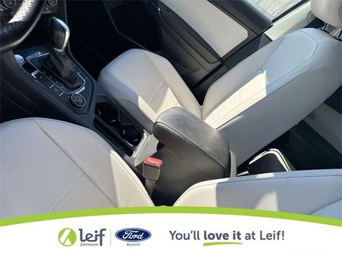 Used 2018 Volkswagen Tiguan SE w/ Panoramic Sunroof Package image 26