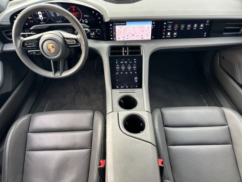 Used 2022 Porsche Taycan image 6