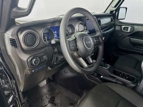 Used 2023 Jeep Wrangler Unlimited w/ Sun & Screen Package AWD/4WD image 9