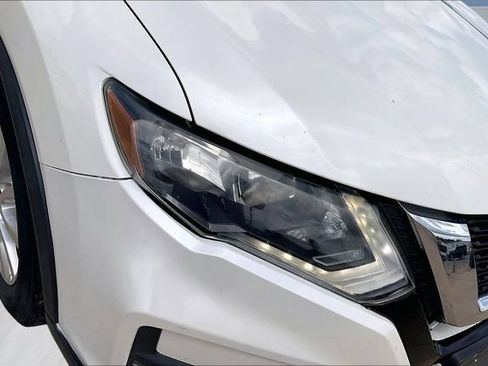 Used 2017 Nissan Rogue SV FWD image 30