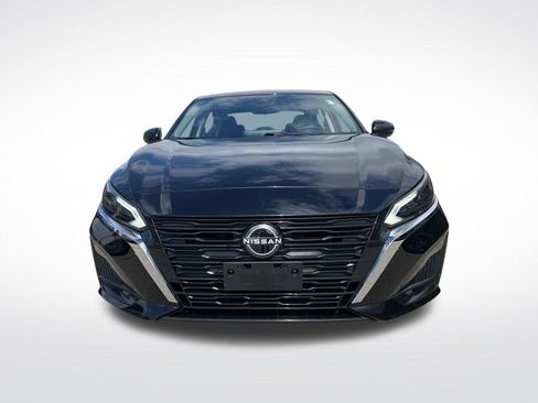 Used 2023 Nissan Altima 2.5 SV w/ SV Premium Package image 2