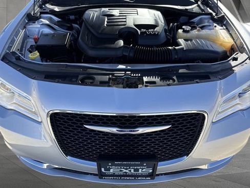Used 2019 Chrysler 300 Touring w/ Driver Convenience Group image 27