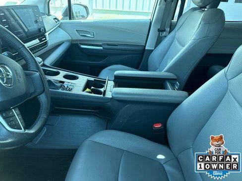 Certified 2024 Toyota Sienna XLE FWD image 4