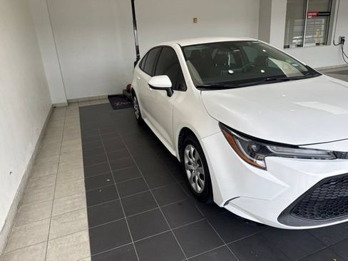Used 2021 Toyota Corolla LE w/ Carpet Mat Package (TMS) FWD image 4