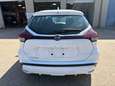 Used 2024 Nissan Kicks S FWD image 4
