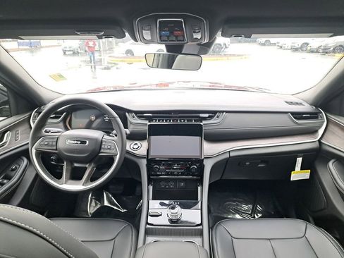 New 2025 Jeep Grand Cherokee Limited w/ MOPAR Finishing Package image 18