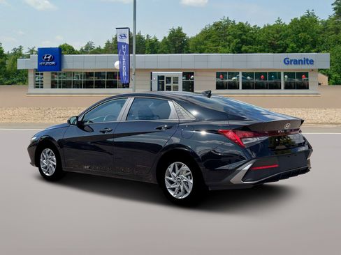 New 2026 Hyundai Elantra Blue image 4