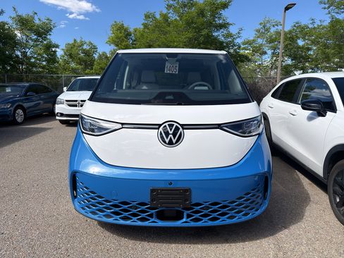 Used 2025 Volkswagen ID. Buzz 1st Edition RWD image 18