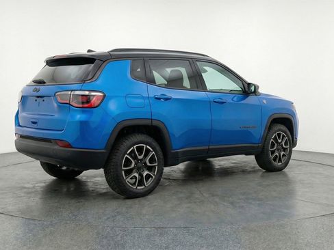 Used 2025 Jeep Compass Trailhawk w/ Trailer Tow Group AWD/4WD image 9