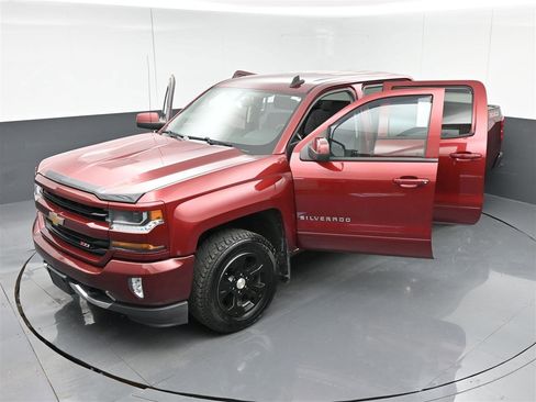 Used 2017 Chevrolet Silverado 1500 LT w/ All Star Edition image 38