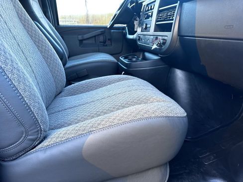 Used 2025 Chevrolet Express 2500 Extended w/ Communications Package image 27