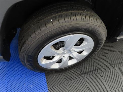 Used 2025 Toyota RAV4 LE AWD/4WD image 9
