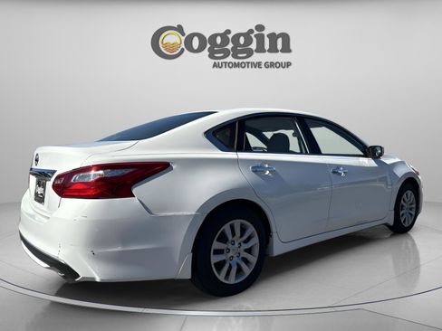 Used 2017 Nissan Altima 2.5 S w/ Power Driver Seat Package image 6