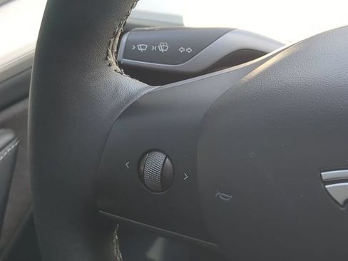 Used 2024 Tesla Model Y Long Range AWD/4WD image 29