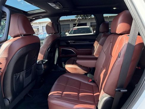 Used 2024 Kia Telluride SX FWD image 12